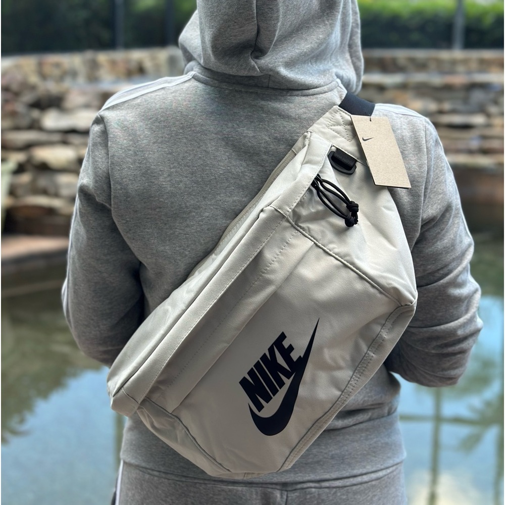 NIKE TECH HIP PACK FANNY PACK BA5751-072 LIGHT BONE